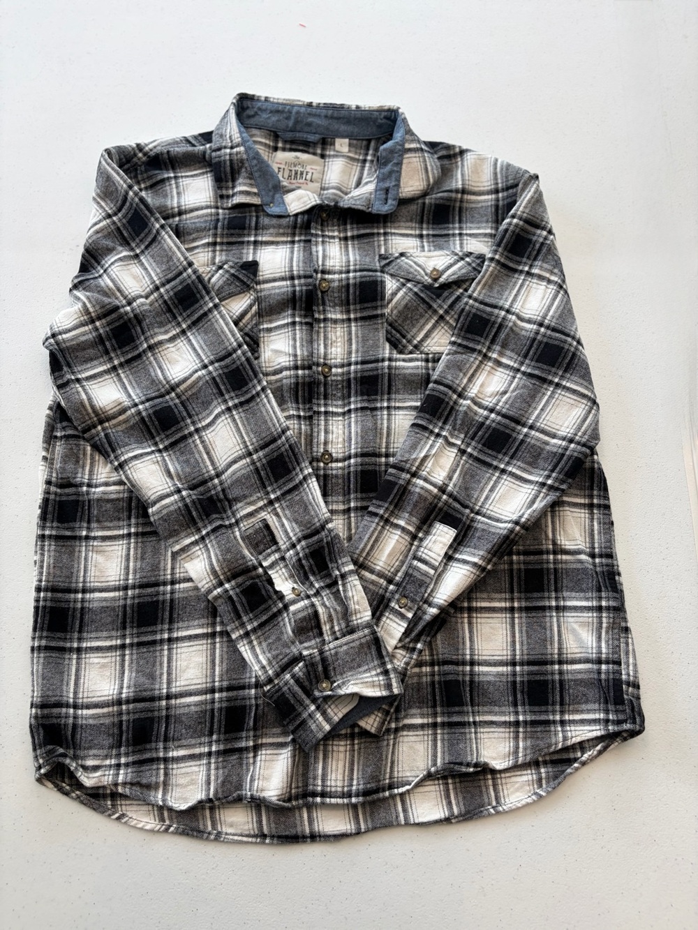 Men's Black & White Plaid Flannel Button-Down Shirt